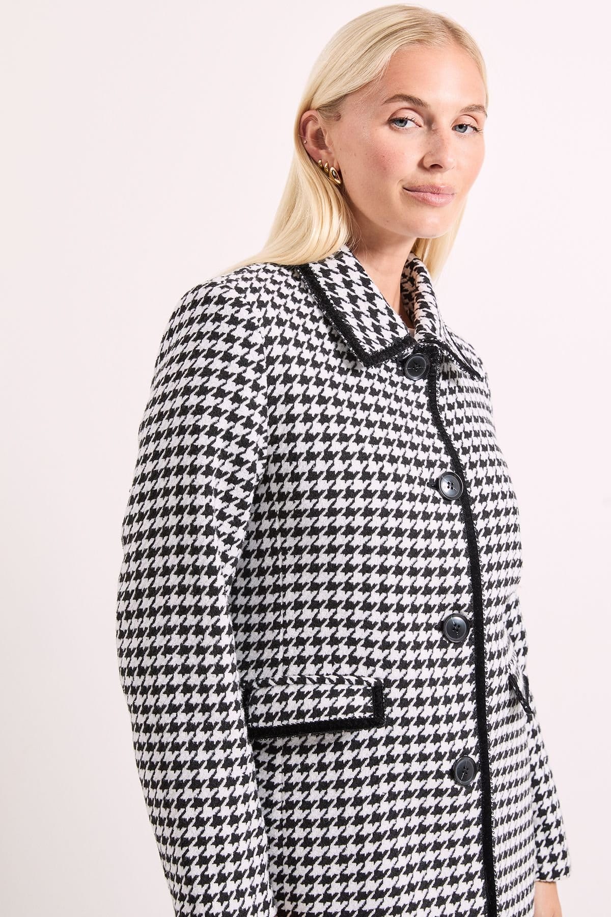 Wallis Wallis Women's Principles by Check Contrast Coat in Mono - 4