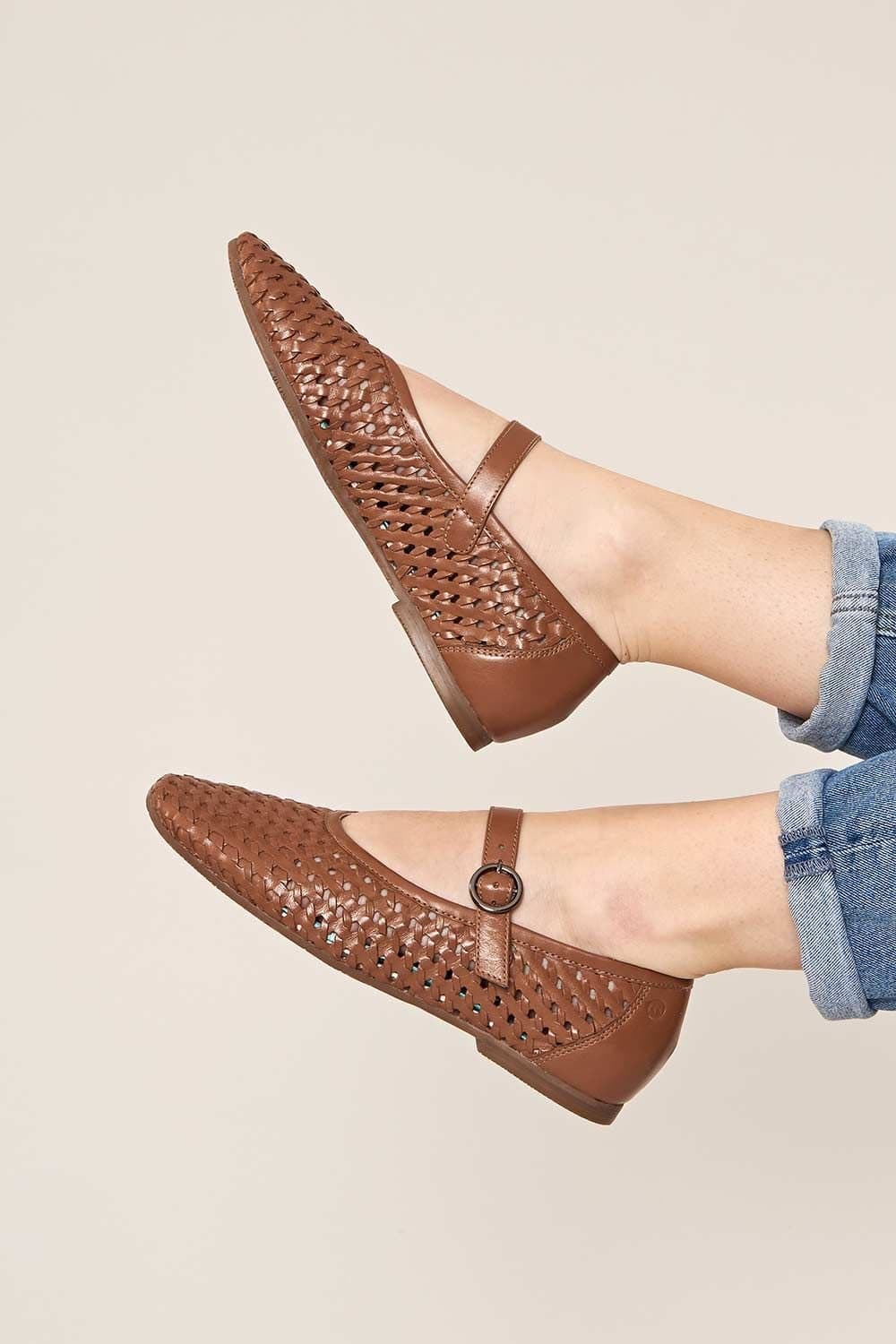 Moshulu Moshulu Women's 'Wenna' Mary Jane Woven Ballet Pump in Tan