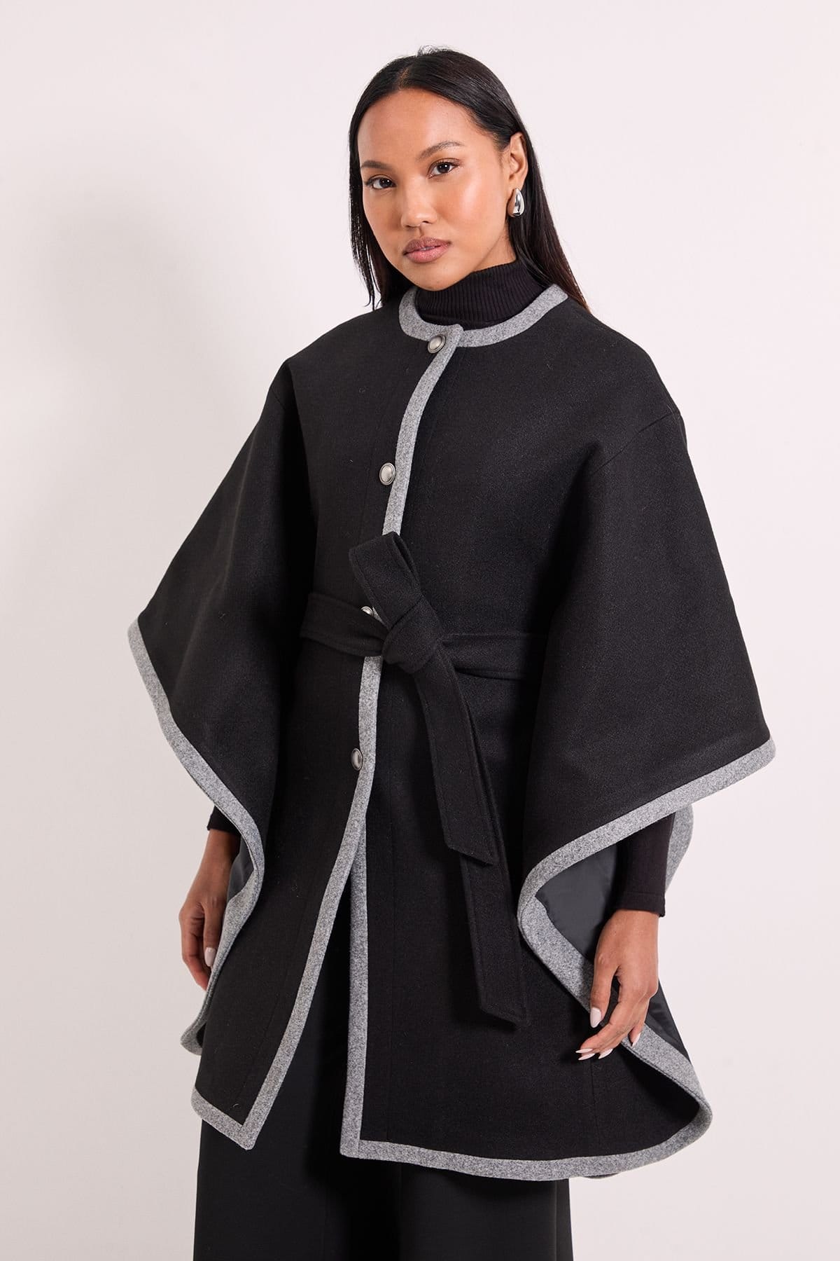 Wallis Wallis Women's Principles by Contrast Cape Coat in Black - 4