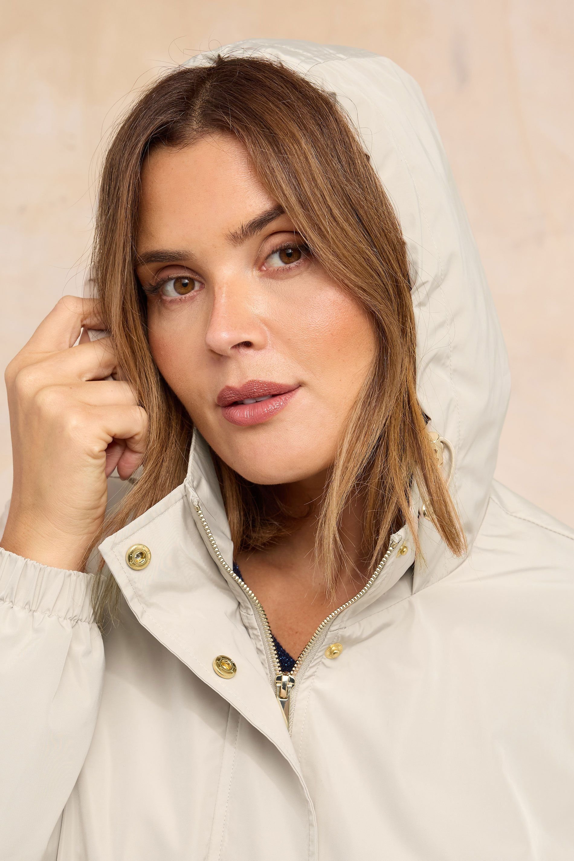 Evans Evans Women's Lightweight Rain Jacket in Natural - 4