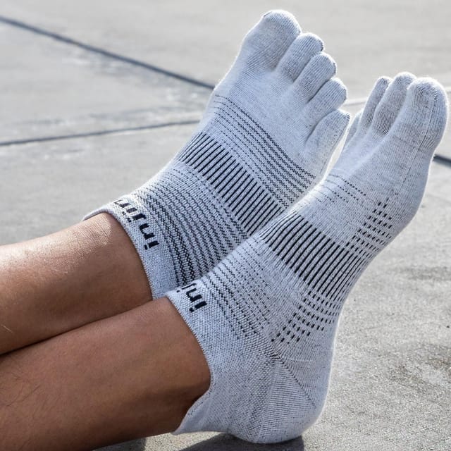 Injinji Injinji Men's Lightweight No-Show Toe Socks in Grey - 2