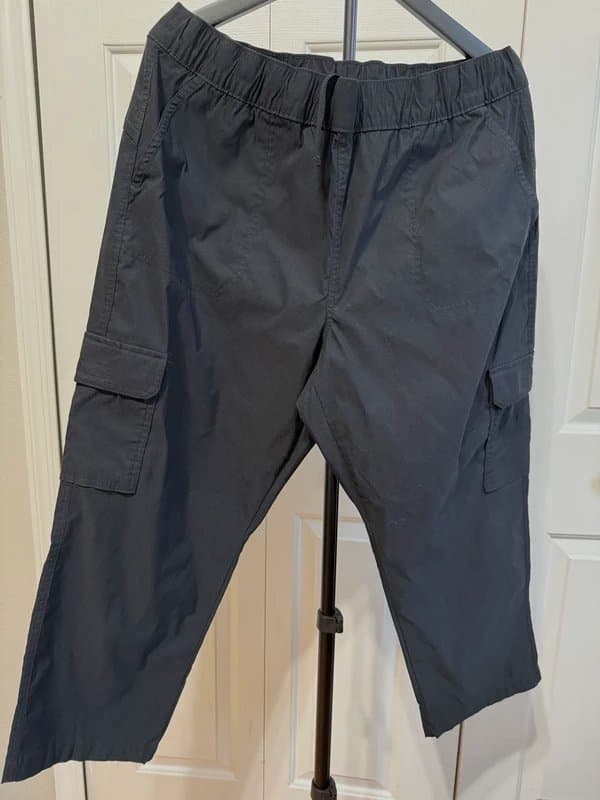Eddie Bauer Eddie Bauer Womens Hiking Cropped Cargo Pants Sz 18 Black Elastic Waist Pull On