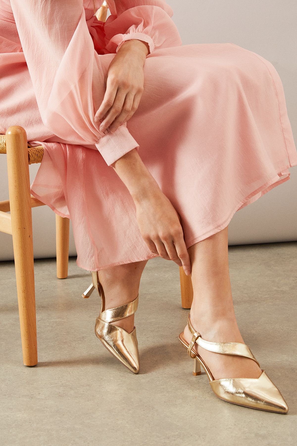 Wallis Wallis Women's Evelyn Asymmetric Slingback Kitten Heel Court Shoes in Gold - 2