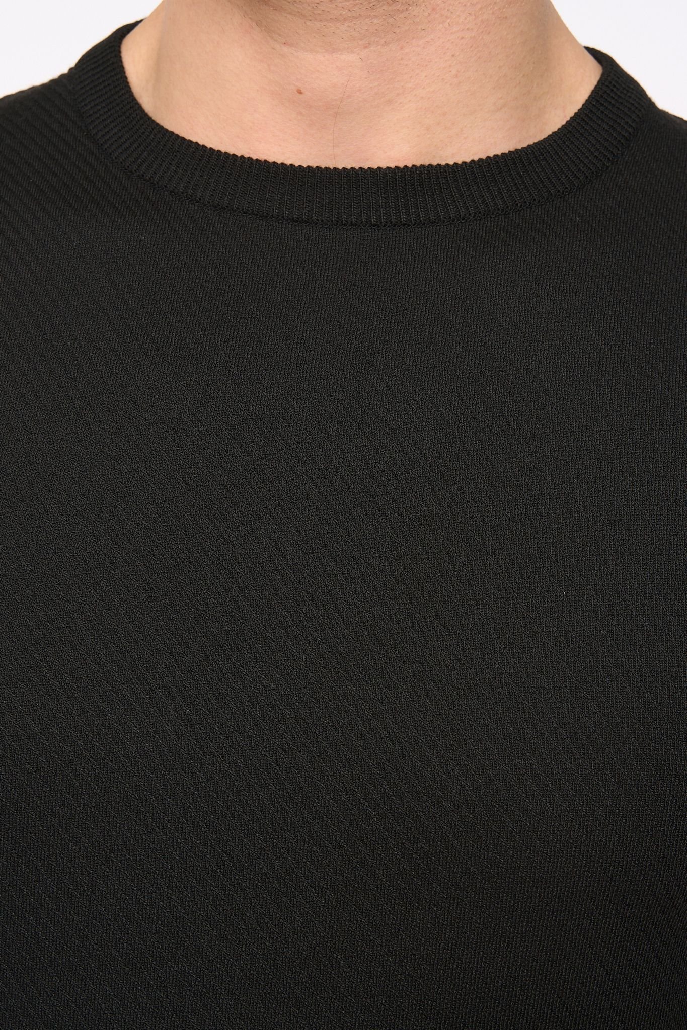 Duck and Cover Duck and Cover Men's Marvela Structured Knitted T-Shirt with Metal Badge in Black - 4