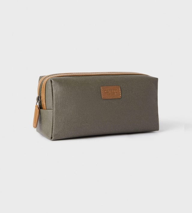 OSPREY LONDON OSPREY LONDON Men's The Small Grantham Waxed Canvas & Leather Washbag in Khaki - 2