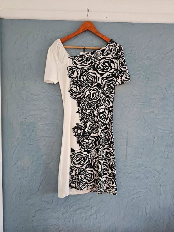 SOLO Solo new black and white ruched dress