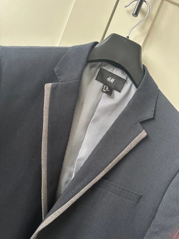 H&M Men's H&M blazer in a woven navy with grey trim colour size 40R