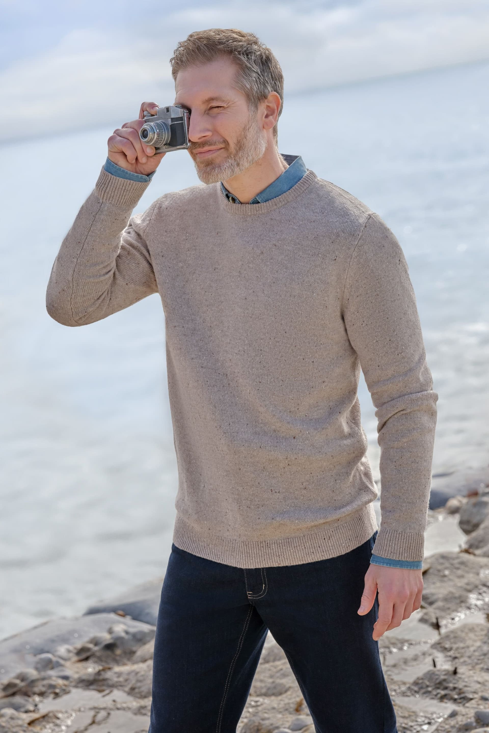 WoolOvers WoolOvers Men's Lambswool Classic Crew Jumper in Camel