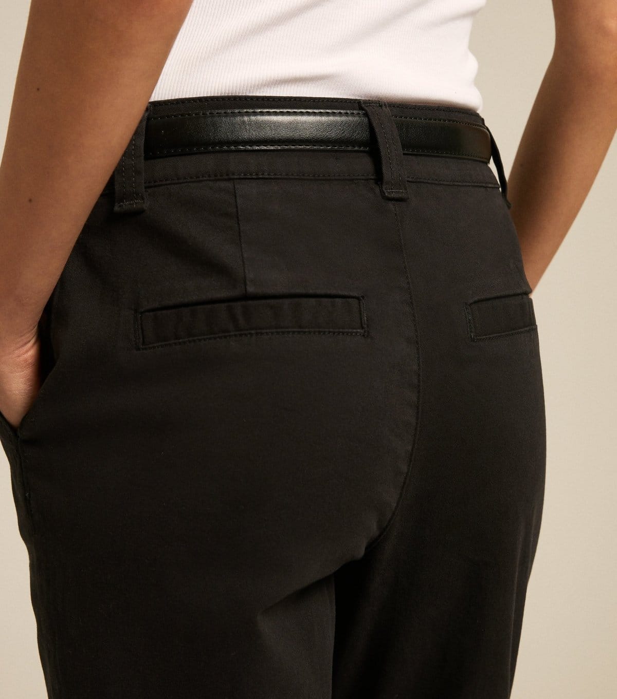 New Look Women's Black Straight Leg Cropped Trousers New Look - 4