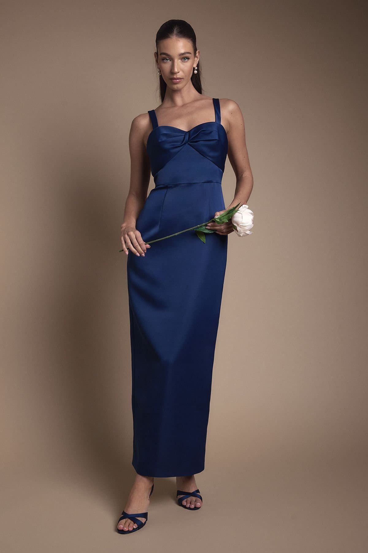 Coast Coast Women's Sweetheart Neck Knot Front Maxi Bridesmaid Dress With Removable Straps in Navy