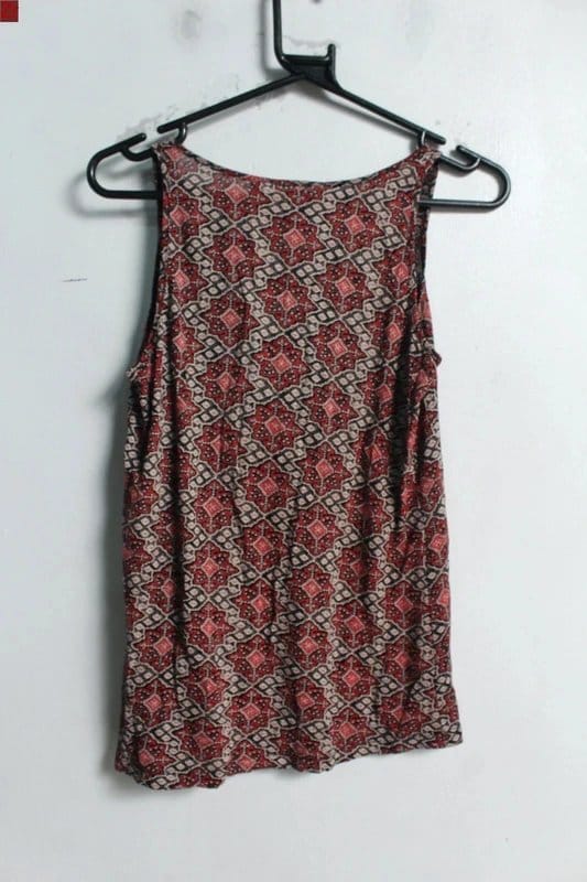 New Look Multi Geo Vest - Size 8