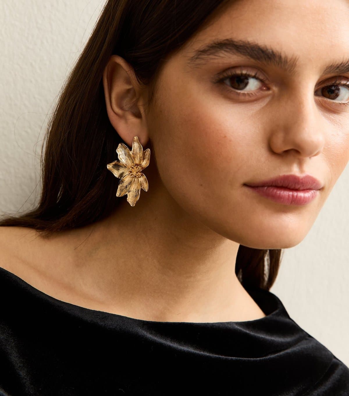 New Look Gold Tone Textured Petal Earrings New Look