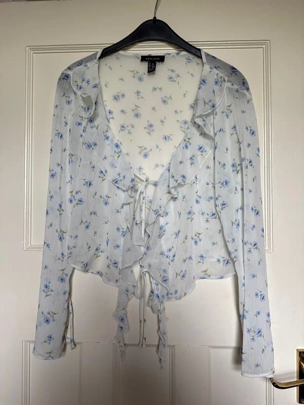 New Look Floral tie front blouse