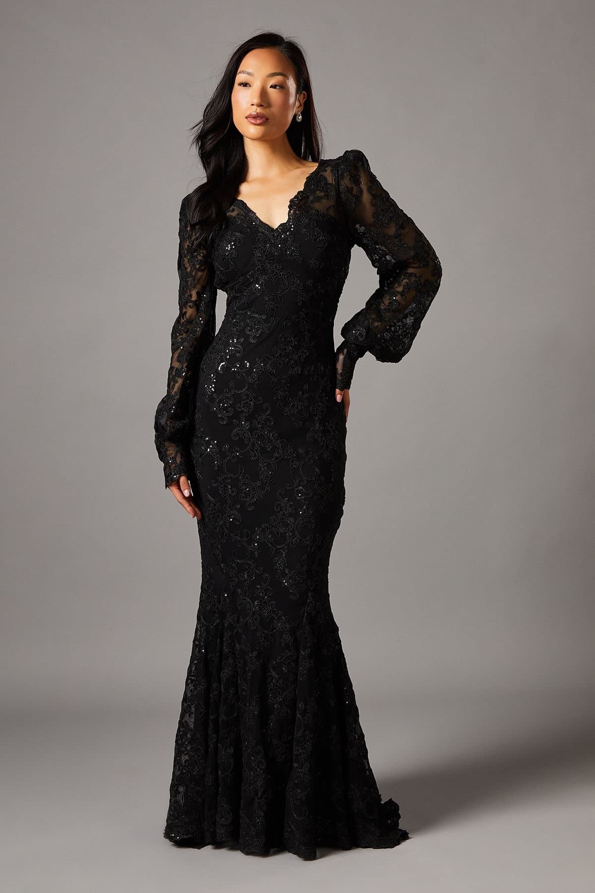 Coast Coast Women's V Neck Lace Long Sleeve Maxi Dress in Black