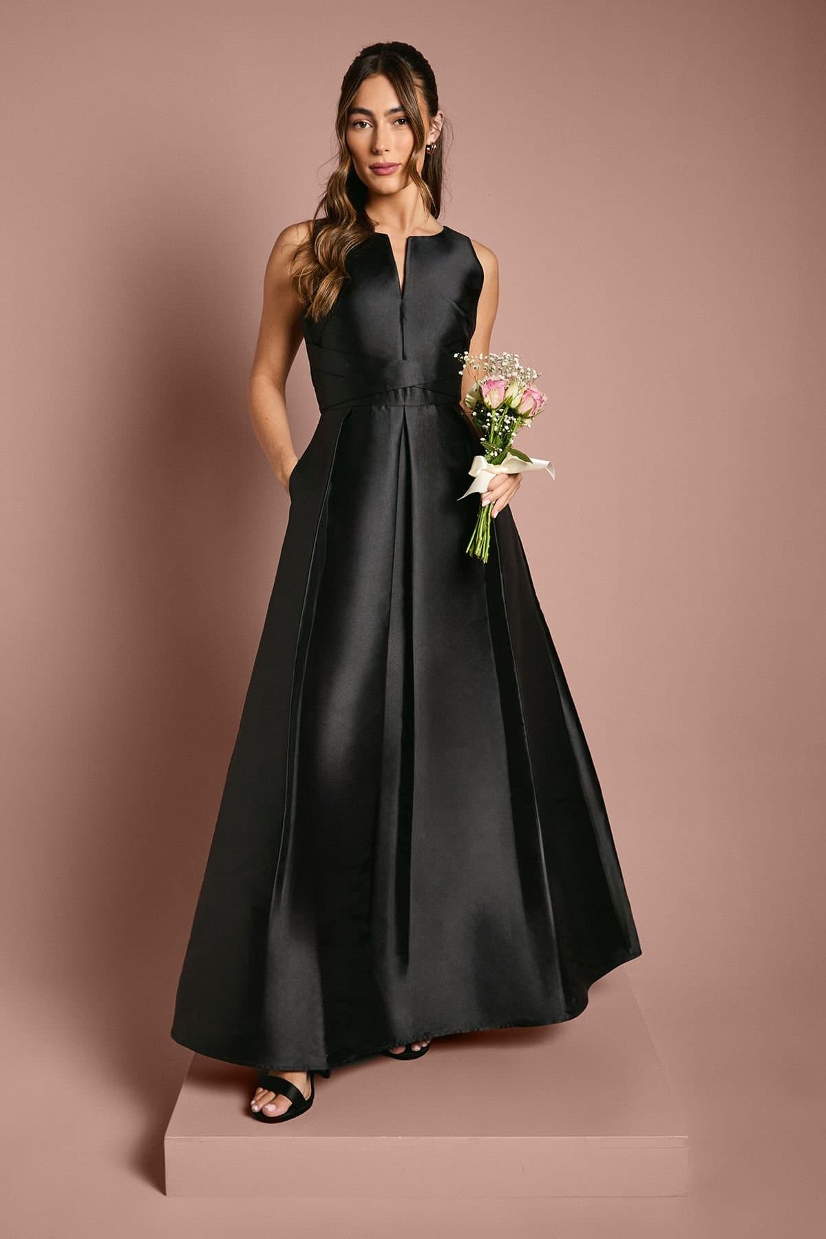 Coast Coast Women's Twill Notch Neck Neck Fit & Flare Bridesmaid Dress in Black
