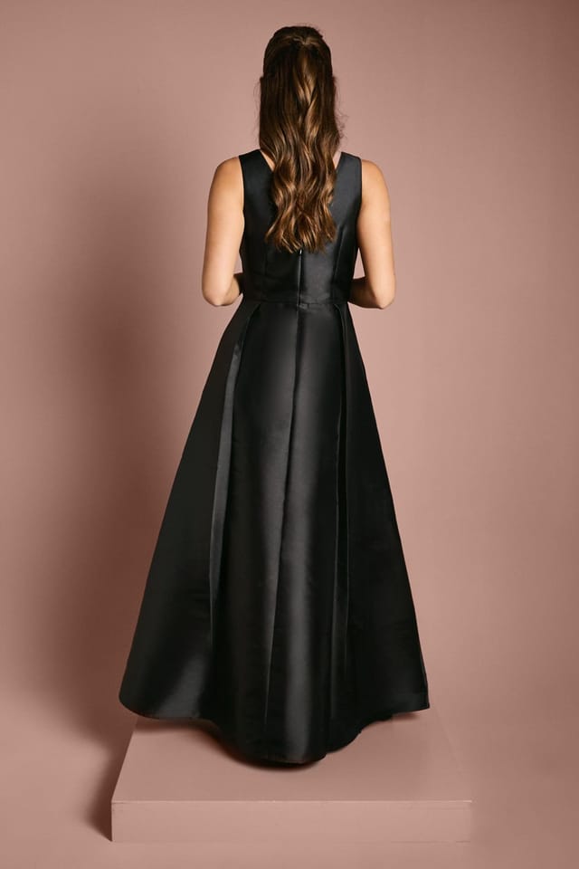 Coast Coast Women's Twill Notch Neck Neck Fit & Flare Bridesmaid Dress in Black - 3