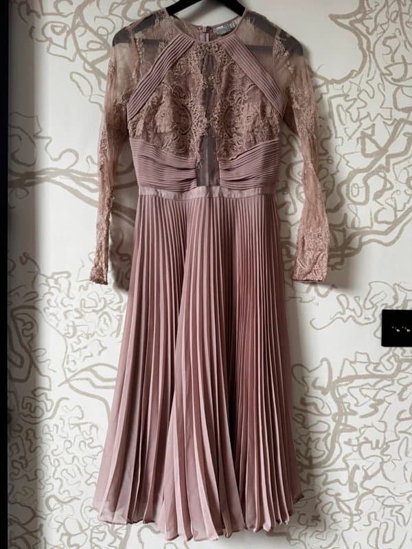ASOS ASOS dusty pink wedding guest dress in lace and chiffon. Size 10.