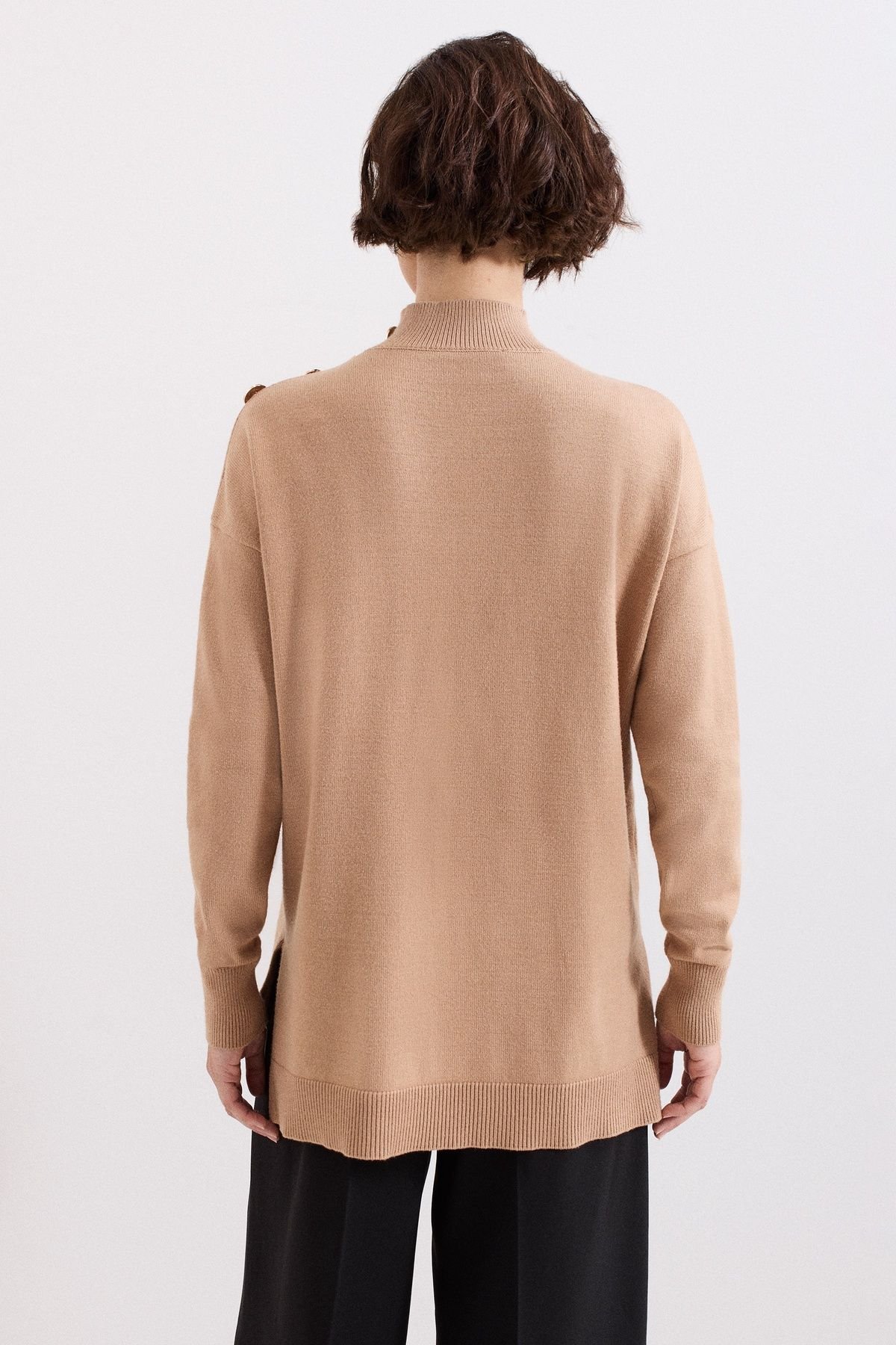 Phase Eight Phase Eight Women's Holly Button Sweater in Light Tan - 4