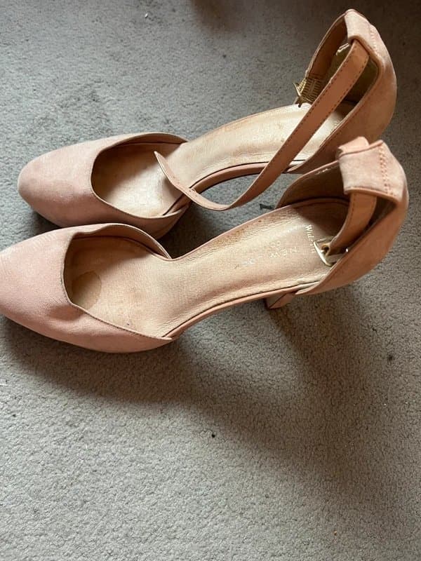 New Look Gorgeous pink swede shoes from new look wide fit size 9