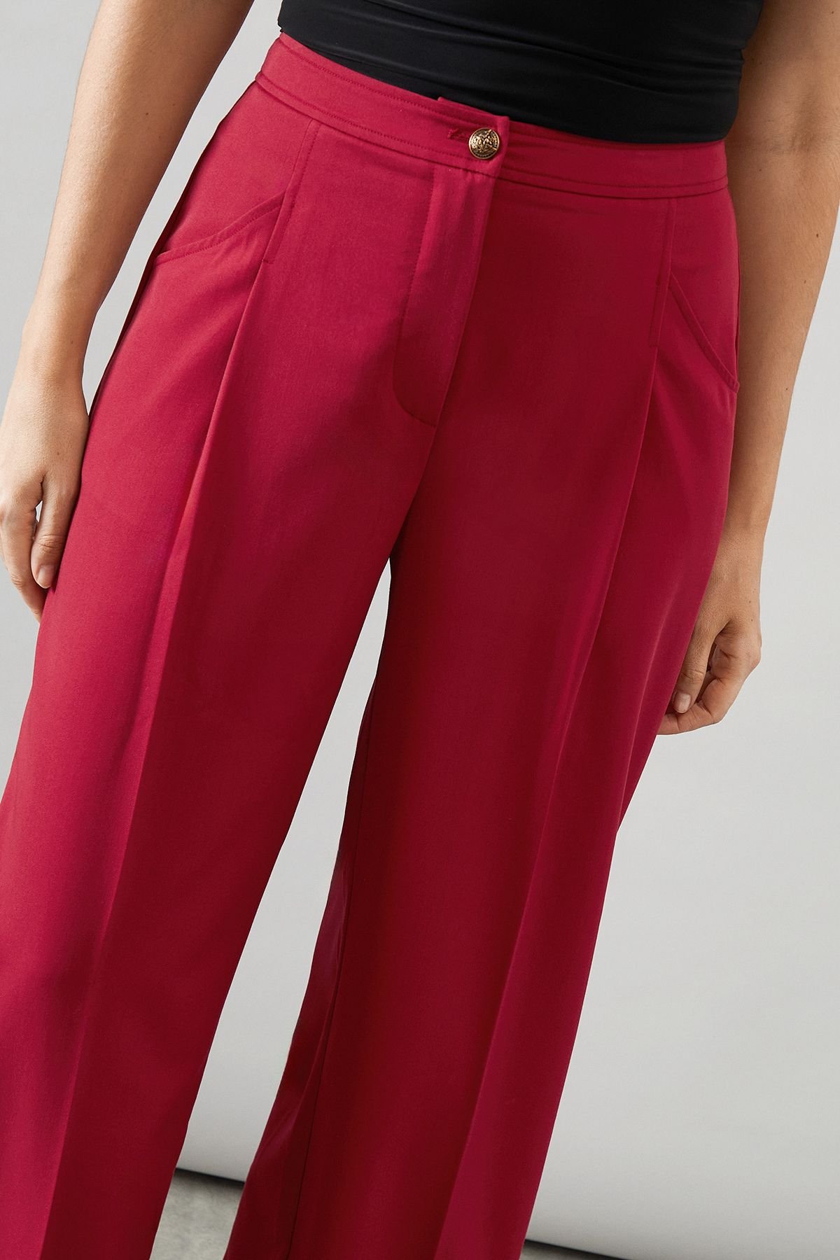 Wallis Wallis Women's Wide Leg Pleat Detail Trouser in Red - 4