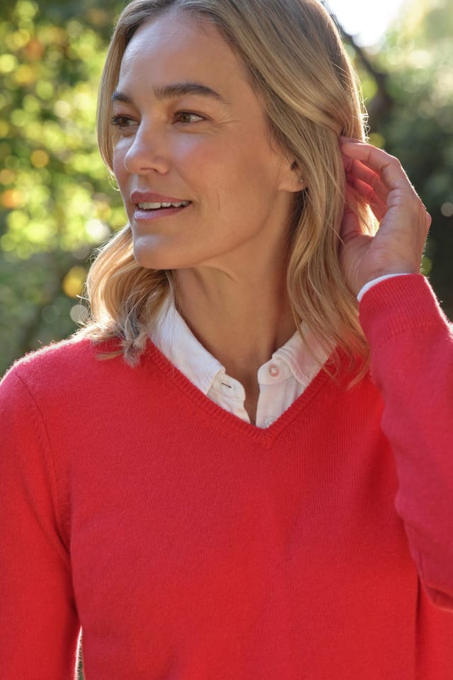WoolOvers WoolOvers Women's Cashmere & Merino V Neck Jumper in Red - 2