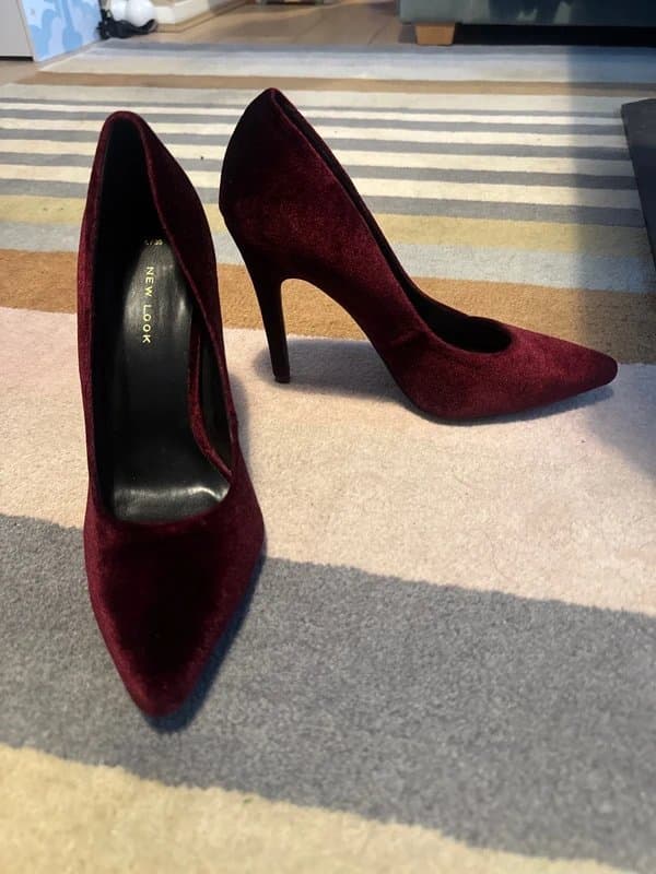 New Look New Look - Burgundy Velvet Stiletto’s- Size 6