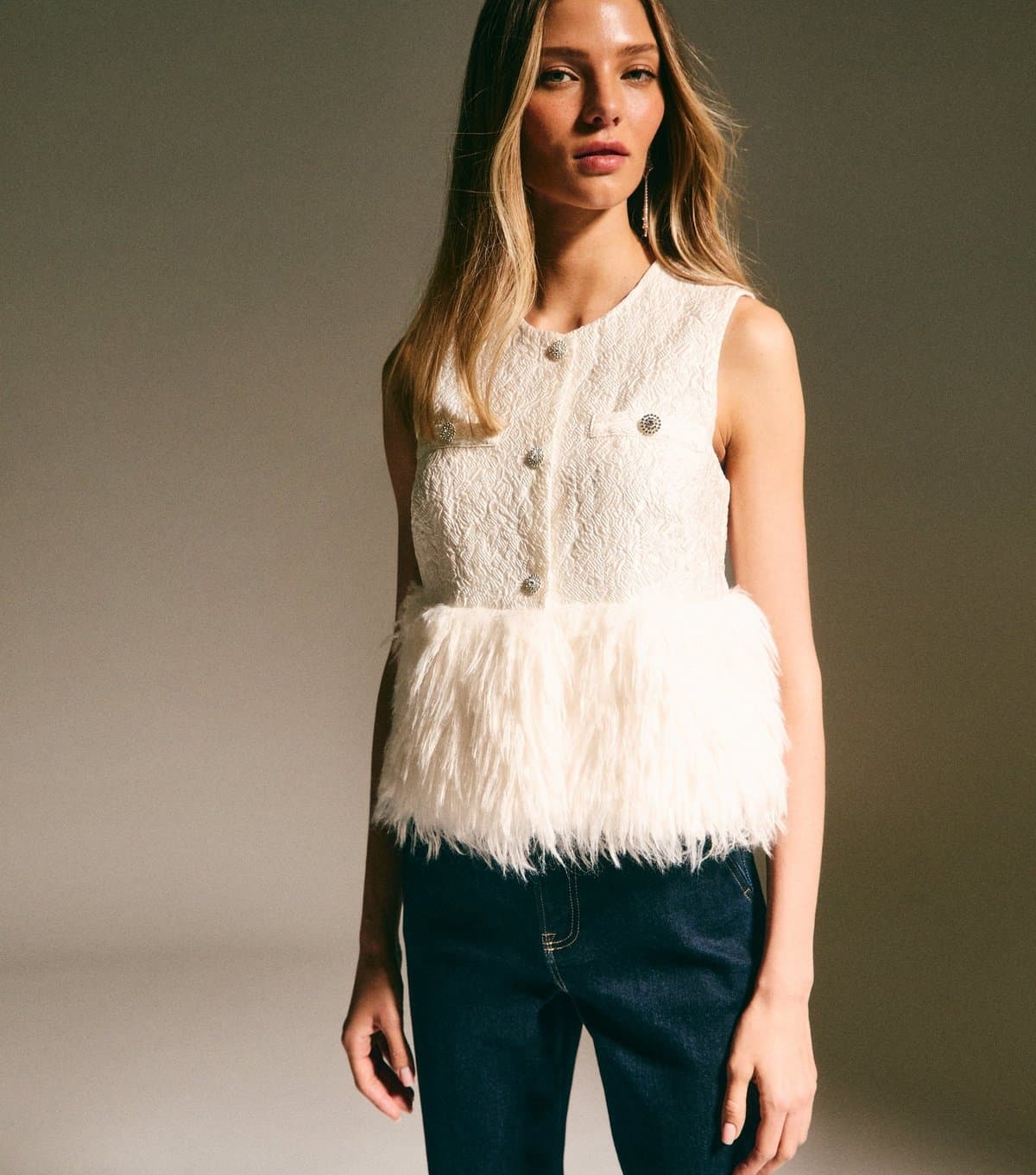 New Look Women's Cream Faux Fur Hem Sleeveless Waistcoat Top New Look