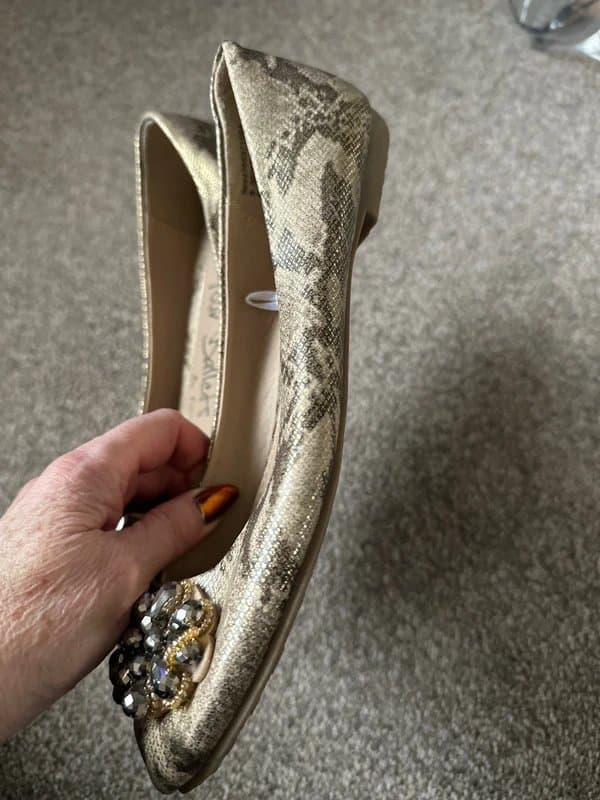 George George Embellished Snake Print Gold Pumps