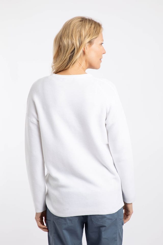 Weird Fish Weird Fish Women's Dalla Knitted Crew Neck Jumper in White - 3