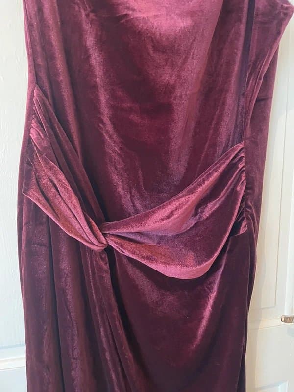 New Look New Look burgundy Faux Velvet Maxi Dress