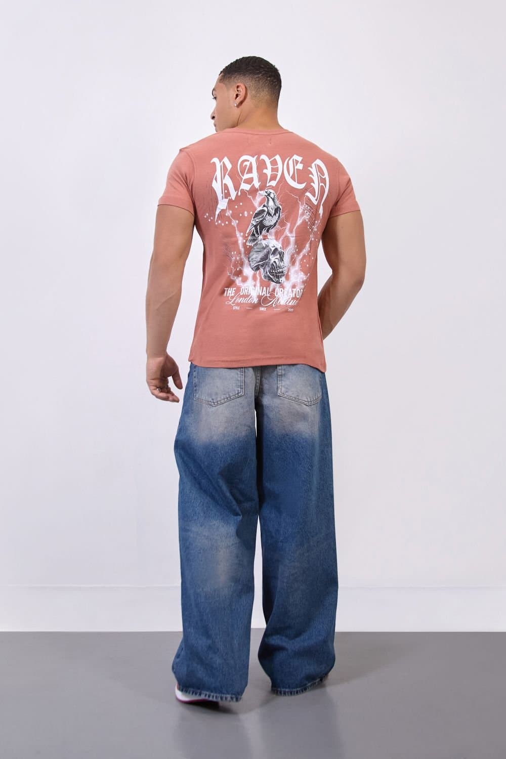 LONDON ATTITUDE LONDON ATTITUDE Men's Raven Graphic T-Shirt in Rust in Peach