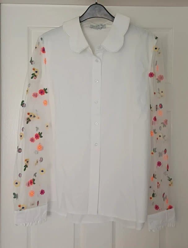 Never Fully Dressed Never Fully Dressed White Lace Embroidered Sleeve Shirt - size 18