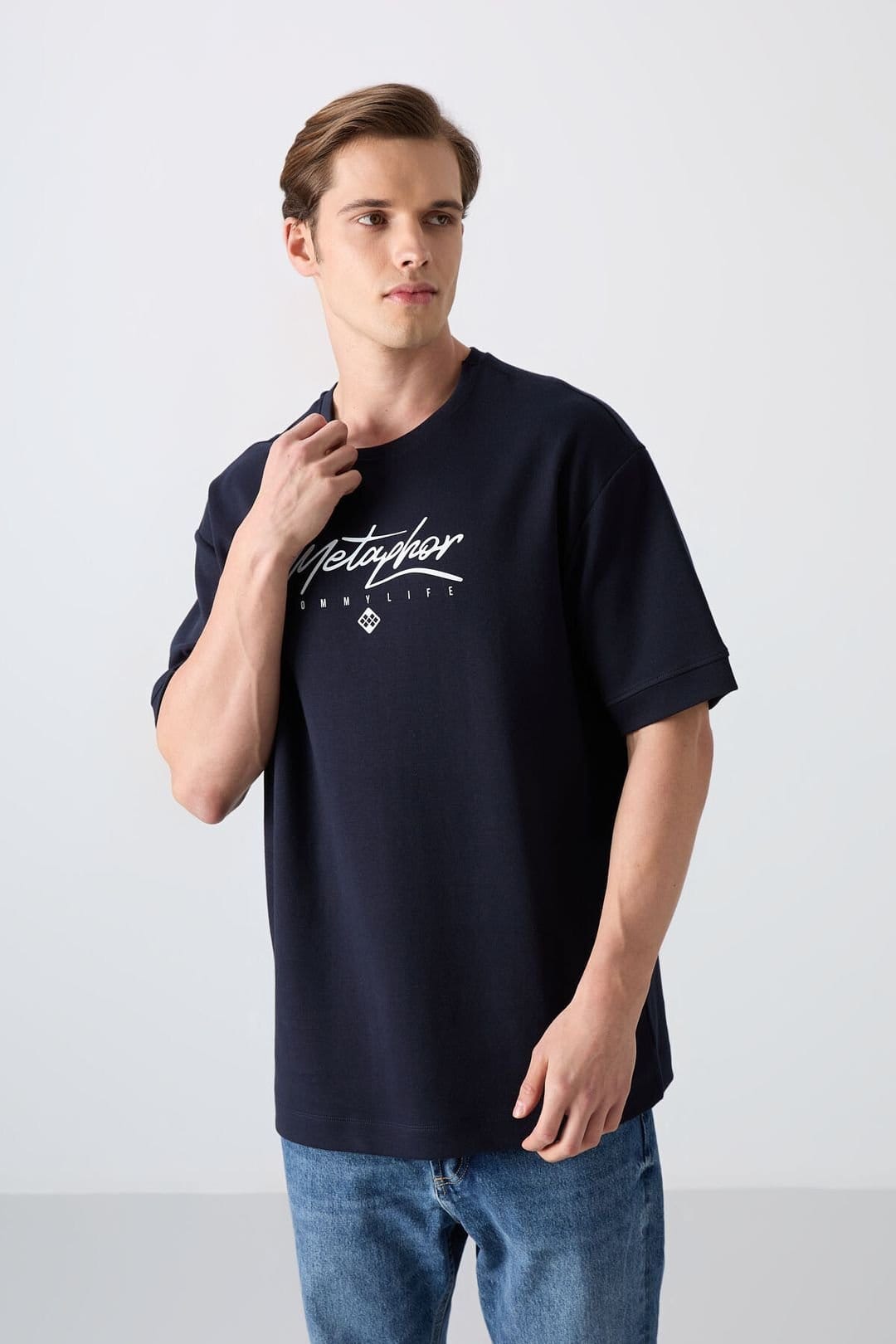 Tommy Life Tommy Life Men's Oversized Logo Crew Neck T-Shirt in Navy - 4