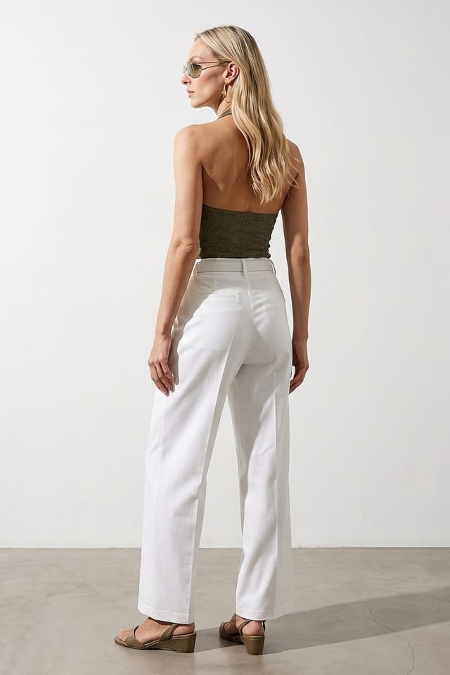 Dilvin Dilvin Women's Wide-Leg Belted Crepe Trousers in White - 3