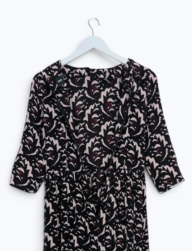 ASOS ASOS : Monochrome Abstract Floral Print  : Midi Dress
