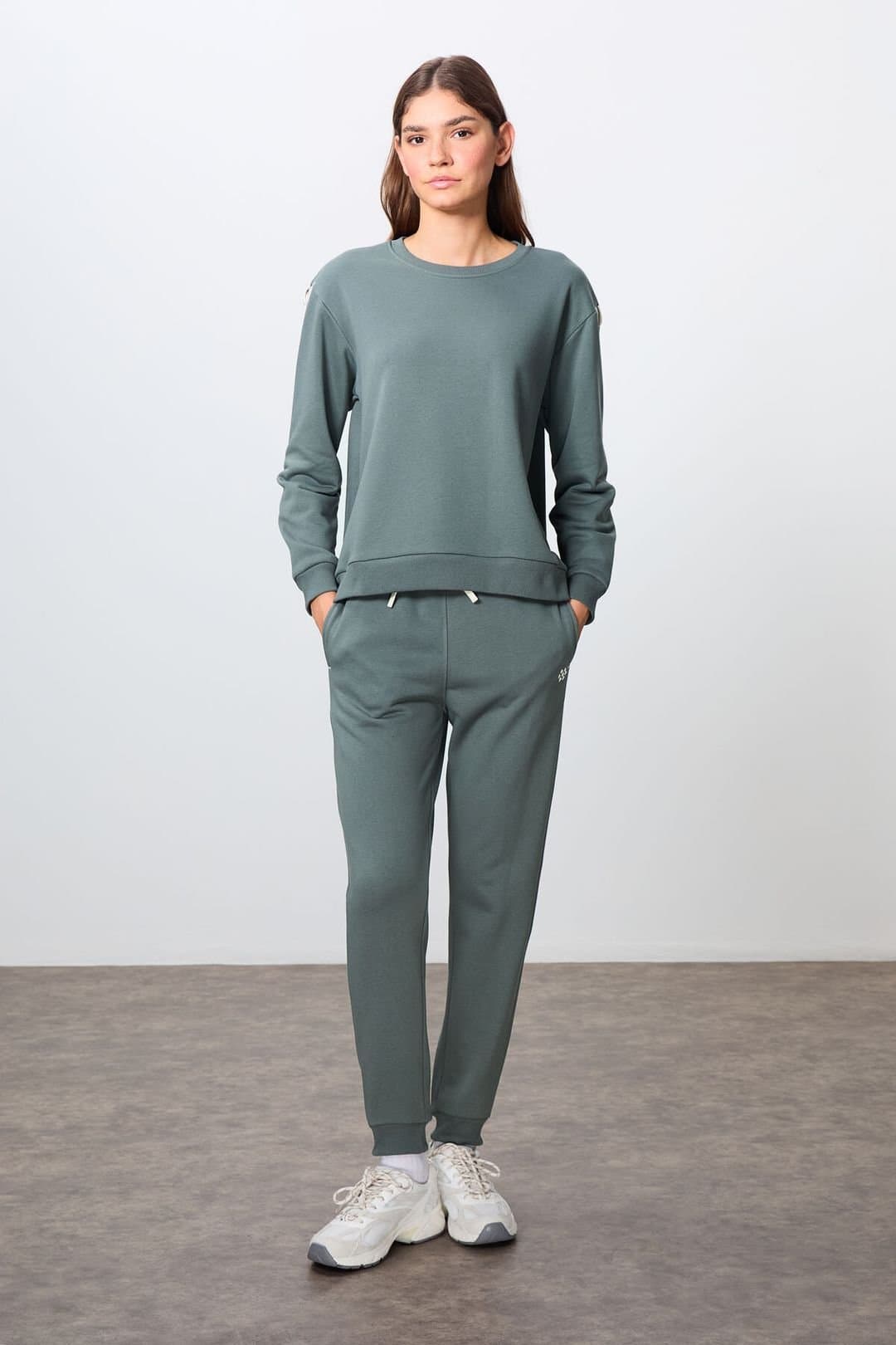 Tommy Life Tommy Life Women's Oversized Cotton-polyester Sweatshirt & Pants Set in Green