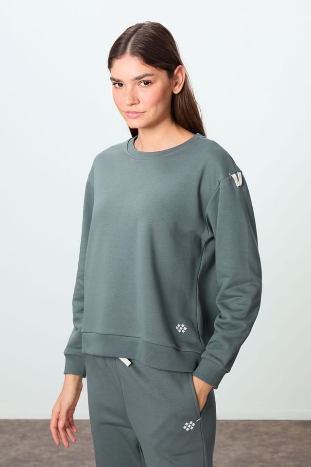 Tommy Life Tommy Life Women's Oversized Cotton-polyester Sweatshirt & Pants Set in Green - 2
