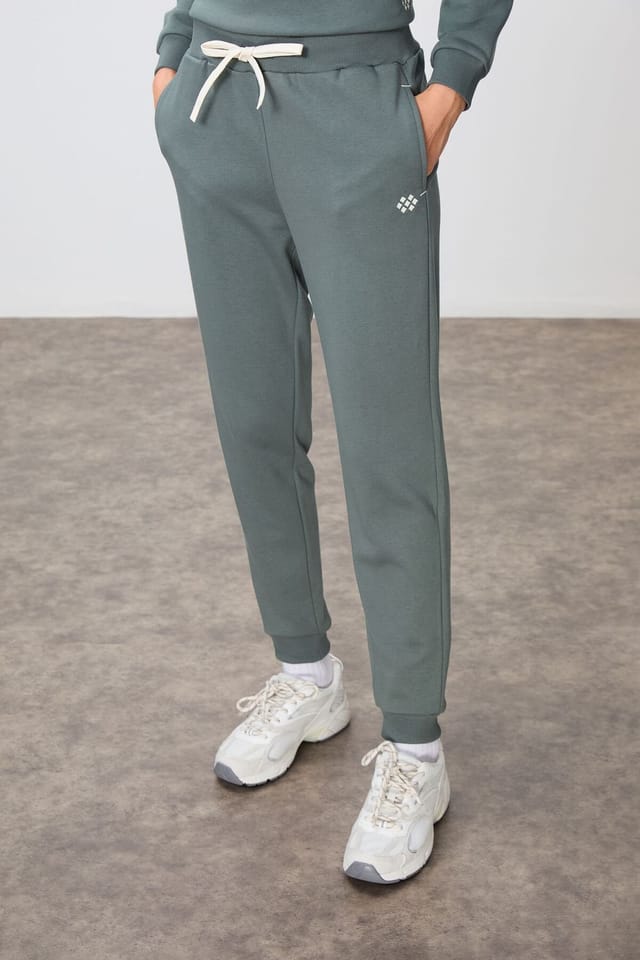 Tommy Life Tommy Life Women's Oversized Cotton-polyester Sweatshirt & Pants Set in Green - 3