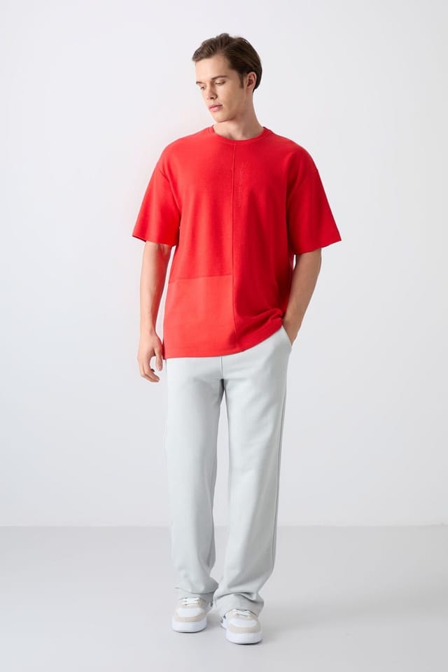 Tommy Life Tommy Life Men's Long Oversized Crew Neck Pocket T-Shirt in Red - 2