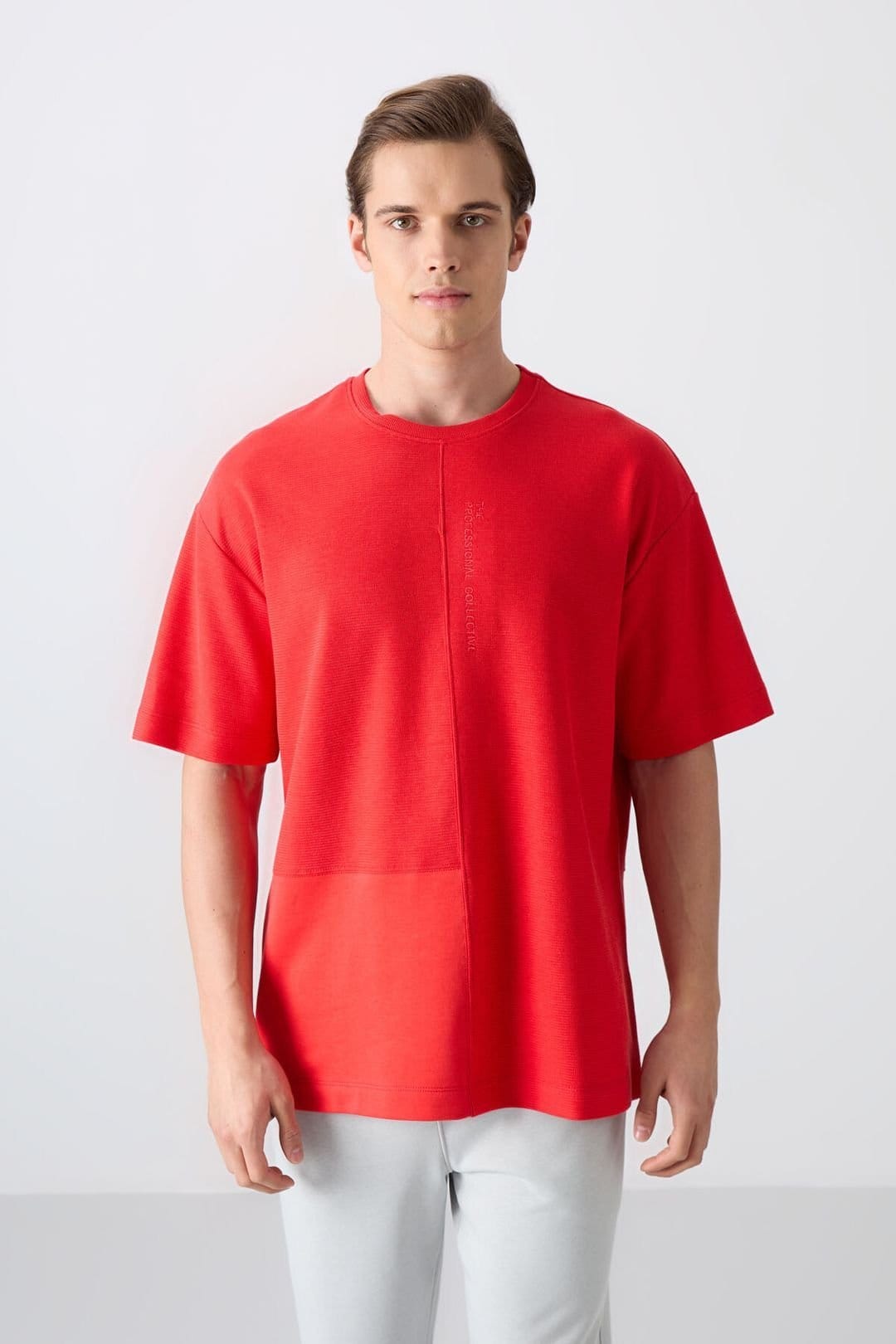 Tommy Life Tommy Life Men's Long Oversized Crew Neck Pocket T-Shirt in Red - 4