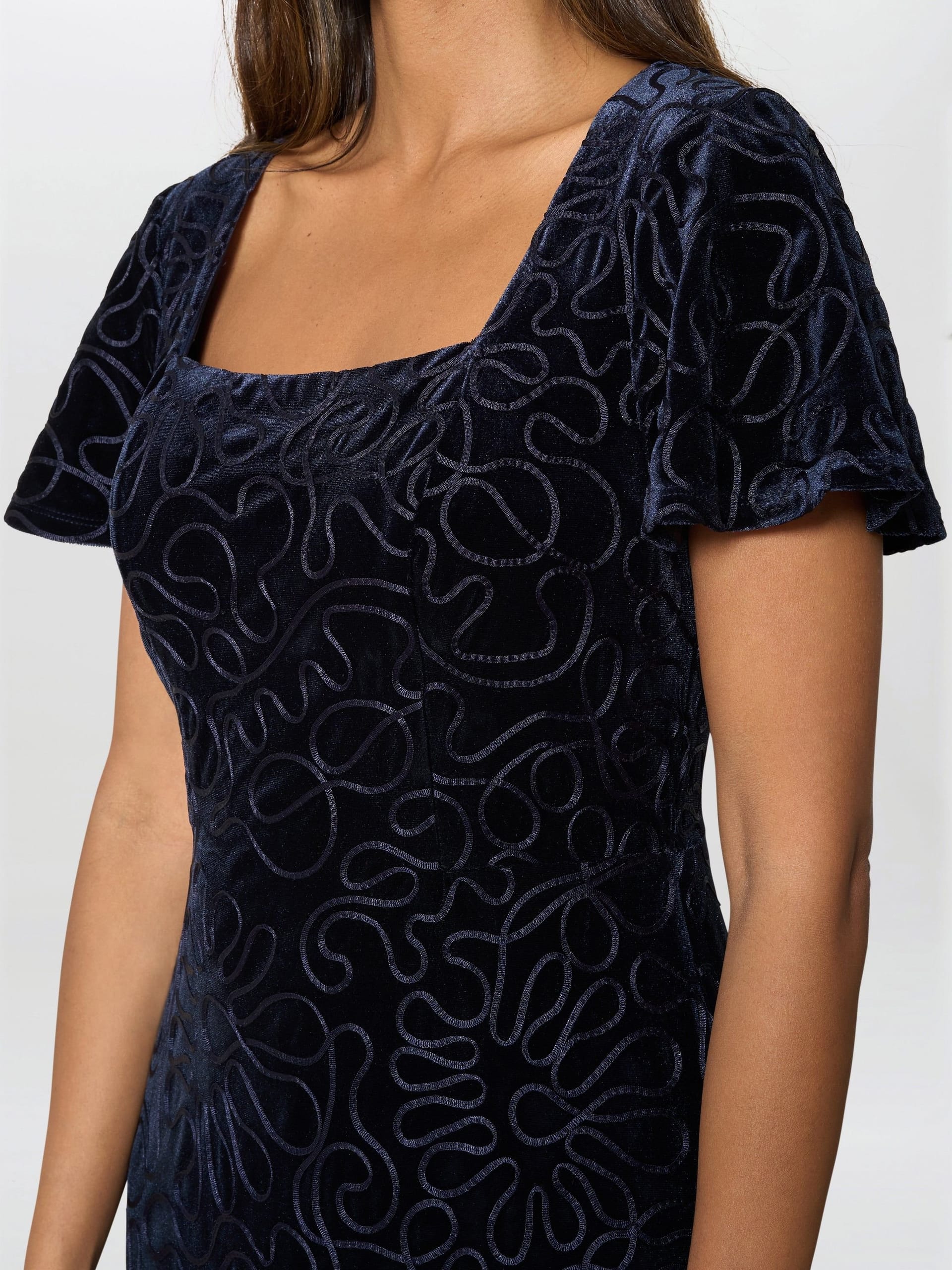 Gina Bacconi Gina Bacconi Women's Ray Velvet Midi Dress in Navy - 4