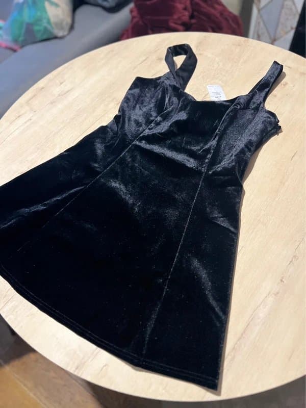 New Look New look velvet dress , new with tags