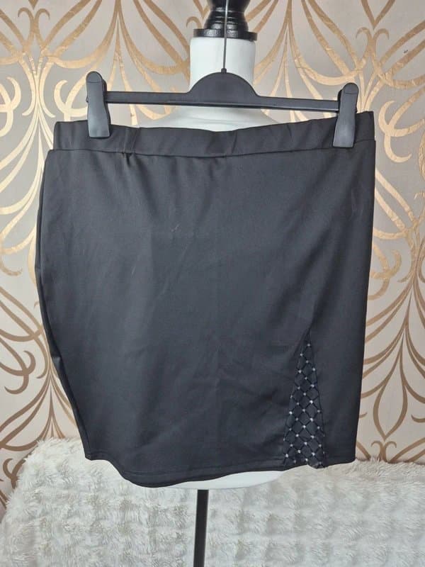 Shein Mini skirt with embellished split size 20 new with tags
