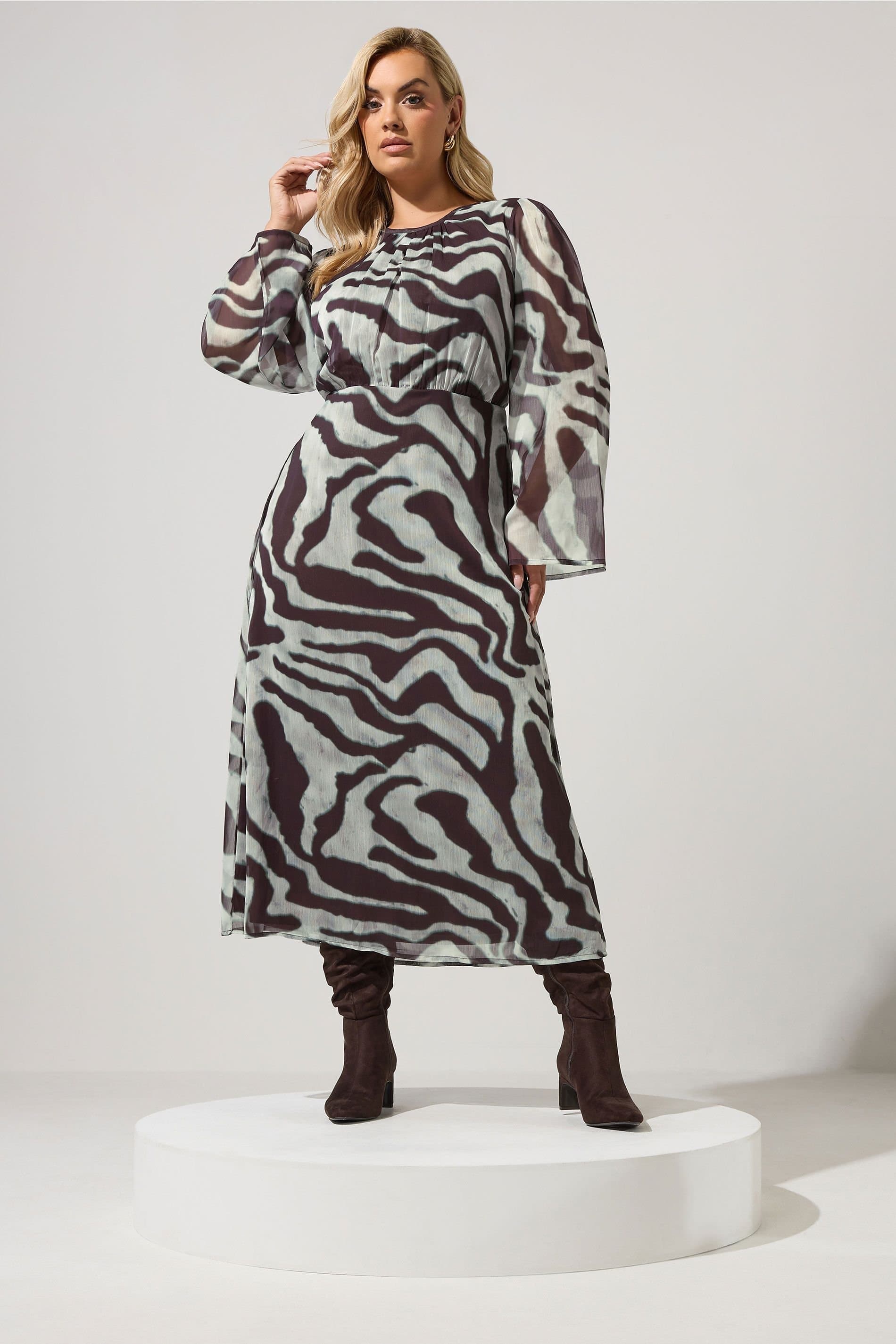 Yours Yours Women's Zebra Keyhole Dress in Grey