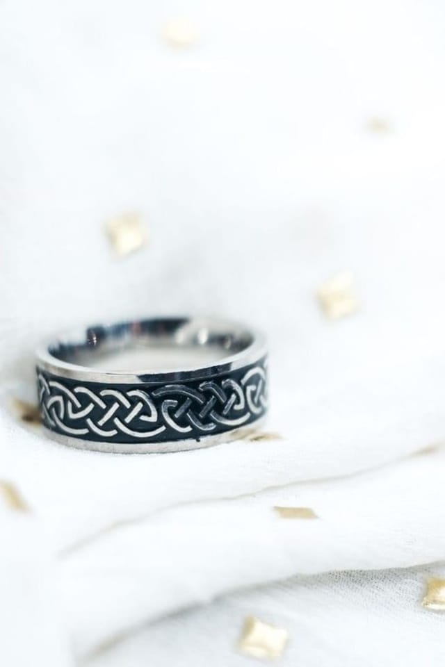 The Colourful Aura The Colourful Aura Men's 8mm Celtic knot Stainless Steel Braided Unisex Wedding Band Ring in Black - 2