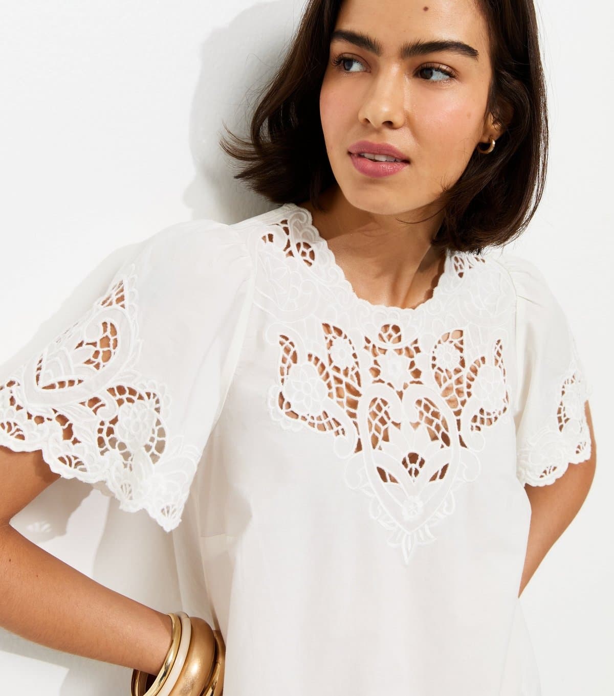New Look Women's Cream Cutwork Embroidered Scallop Edge T-Shirt New Look