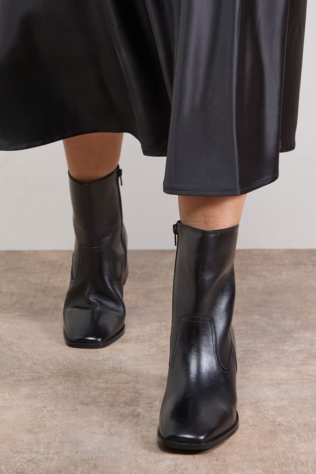 Oasis Oasis Women's Lauren Leather Block Mid Heel Chelsea Boots in Black - 3