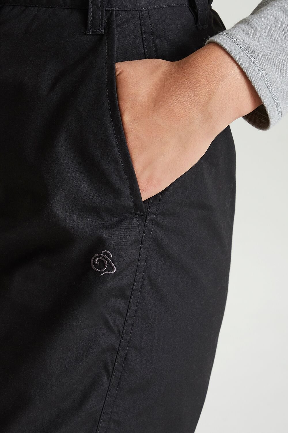 Craghoppers Craghoppers Women's Expert Kiwi Water Repellant Convertible Trousers in Black - 4