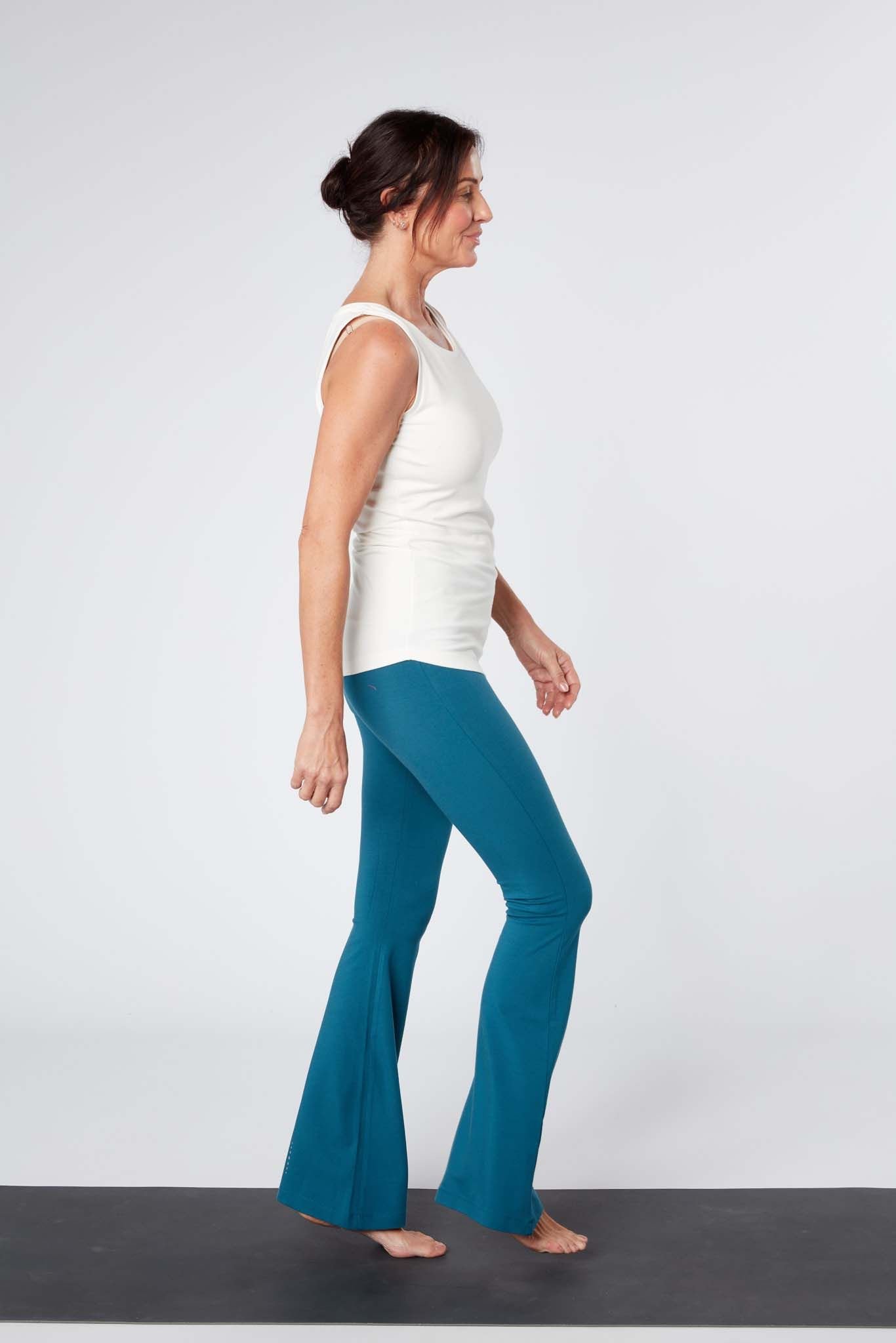 Asquith London Asquith London Women's Crossed Waist Flare Pants in Mid Blue - 4