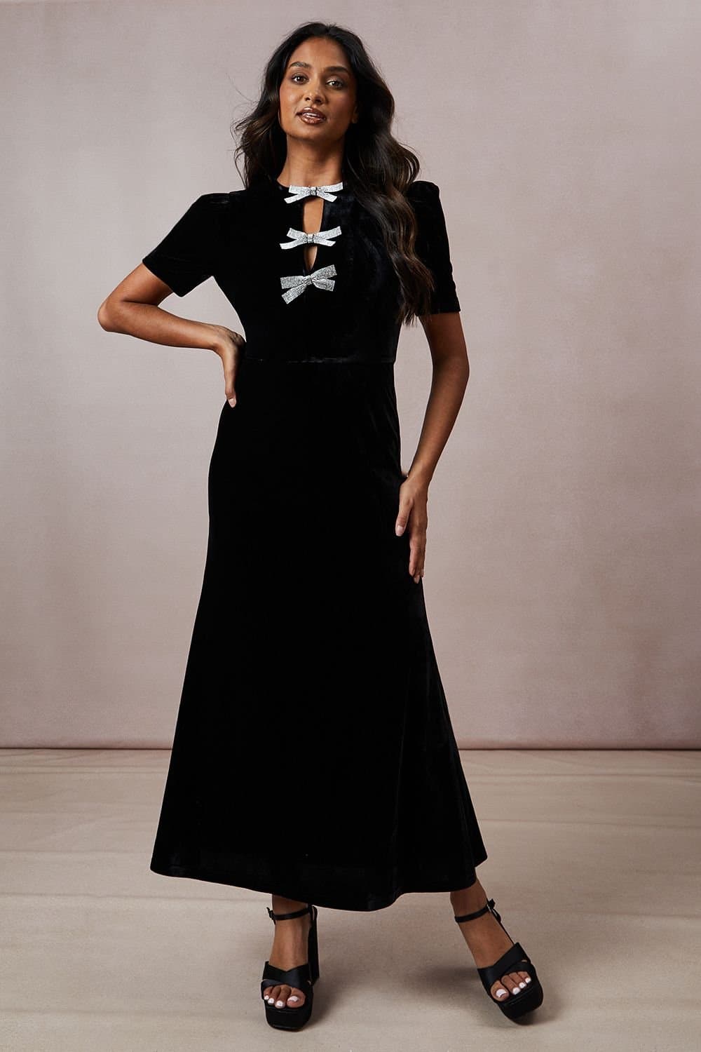 Oasis Oasis Women's Occasion Velvet Diamante Bow Midaxi Dress in Black